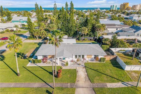 House in New Smyrna Beach, Florida 4 bedrooms, 187.29 sq.m. № 2115988