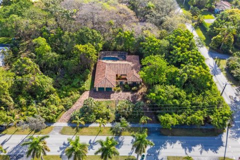 House in Miami, Florida 3 bedrooms, 221.85 sq.m. № 2042558