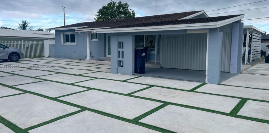 House in Miami, Florida 3 bedrooms, 135.82 sq.m. № 1828272