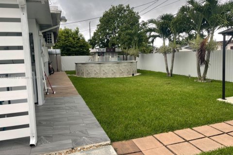 House in Miami, Florida 3 bedrooms, 135.82 sq.m. № 1828272 - photo 24