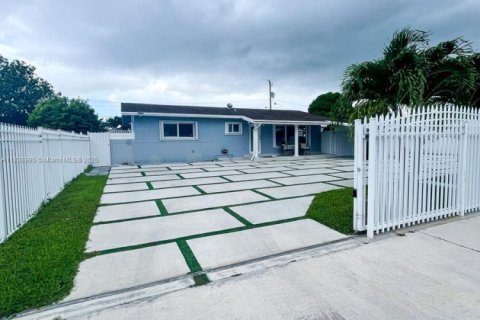 House in Miami, Florida 3 bedrooms, 135.82 sq.m. № 1828272 - photo 14