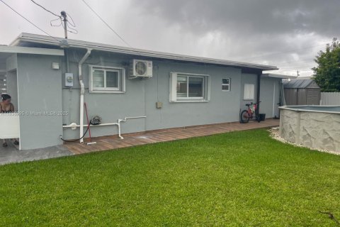 House in Miami, Florida 3 bedrooms, 135.82 sq.m. № 1828272 - photo 29