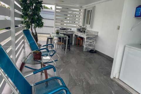House in Miami, Florida 3 bedrooms, 135.82 sq.m. № 1828272 - photo 21