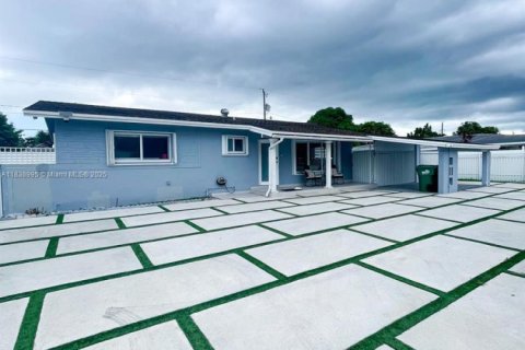 House in Miami, Florida 3 bedrooms, 135.82 sq.m. № 1828272 - photo 5
