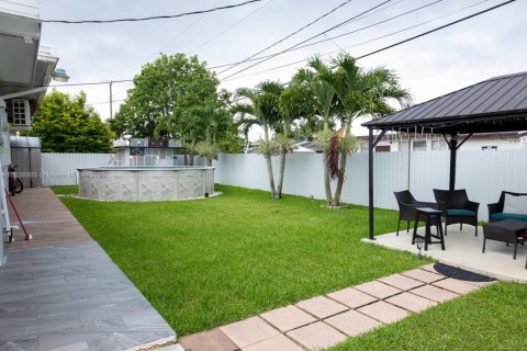 House in Miami, Florida 3 bedrooms, 135.82 sq.m. № 1828272 - photo 26