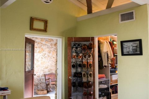 Commercial property in Coral Gables, Florida 62.06 sq.m. № 1891203 - photo 12
