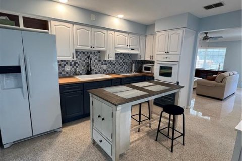 House in Gulfport, Florida 2 bedrooms, 111.48 sq.m. № 2121196 - photo 7