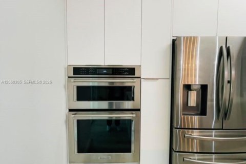 Снять в аренду таунхаус в Пемброк-Пайнс, Флорида 3 спальни, 141.95м2, № 2176610 - фото 6