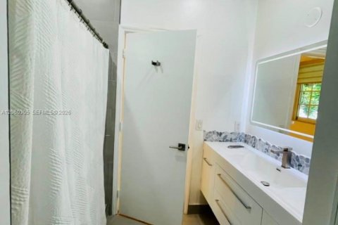 Снять в аренду таунхаус в Пемброк-Пайнс, Флорида 3 спальни, 141.95м2, № 2176610 - фото 15