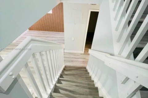 Снять в аренду таунхаус в Пемброк-Пайнс, Флорида 3 спальни, 141.95м2, № 2176610 - фото 10