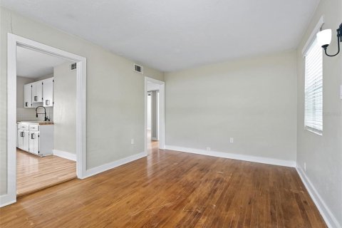 Apartamento en alquiler en Tampa, Florida, 2 dormitorios, 98.2 m2 № 1905867 - foto 7