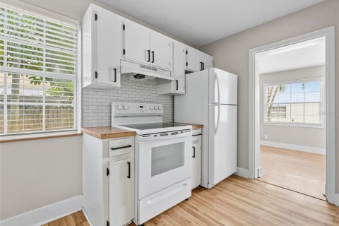 Apartamento en alquiler en Tampa, Florida, 2 dormitorios, 98.2 m2 № 1905867 - foto 11