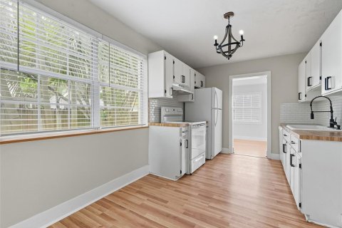 Apartamento en alquiler en Tampa, Florida, 2 dormitorios, 98.2 m2 № 1905867 - foto 12