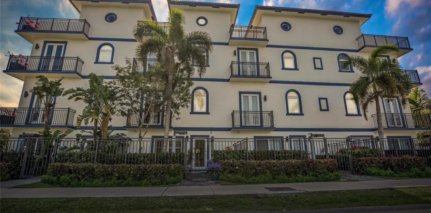 Adosado en Fort Lauderdale, Florida 3 dormitorios, 190.45 m2 № 2247785