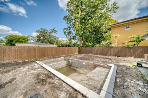 Commercial property in Kendall, Florida № 1865709 - photo 2