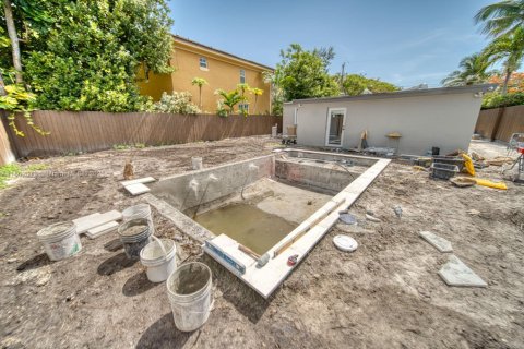 Commercial property in Kendall, Florida № 1865709 - photo 4