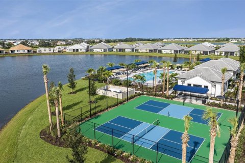 House in Lakewood Ranch, Florida 2 bedrooms, 155.24 sq.m. № 1869705 - photo 25