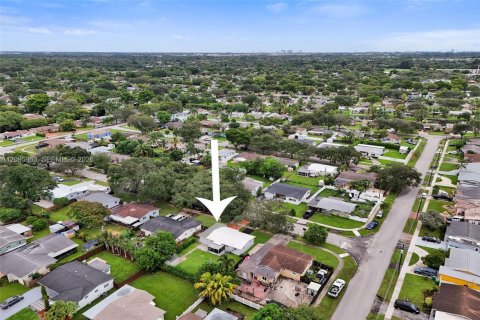 Villa ou maison à louer à Cooper City, Floride: 3 chambres, 82.22 m2 № 2385021 - photo 2