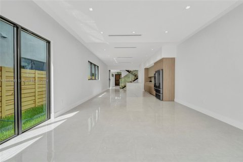 Купить таунхаус в Майами, Флорида 3 спальни, 208.75м2, № 2038152 - фото 13