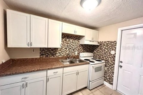 Immobilier commercial à vendre à Thonotosassa, Floride: 4 chambres, 120.4 m2 № 1657009 - photo 5