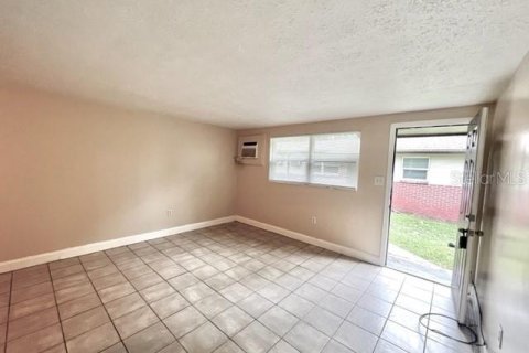 Immobilier commercial à vendre à Thonotosassa, Floride: 4 chambres, 120.4 m2 № 1657009 - photo 9