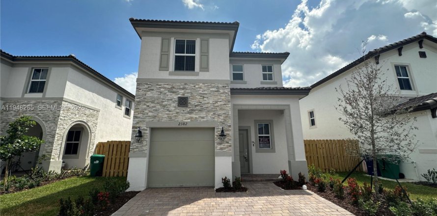 Дом в Майами, Флорида 3 спальни, 170.94м2 № 2004323