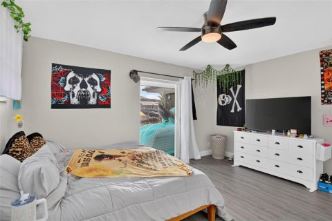 House in Cape Coral, Florida 3 bedrooms, 181.72 sq.m. № 2355824 - photo 25