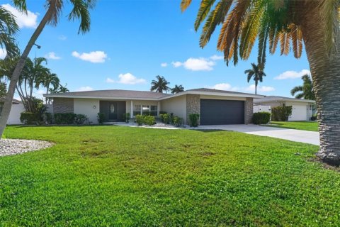 Casa en Cape Coral, Florida 3 dormitorios, 181.72 m2 № 2355824