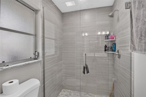 House in Cape Coral, Florida 3 bedrooms, 181.72 sq.m. № 2355824 - photo 21