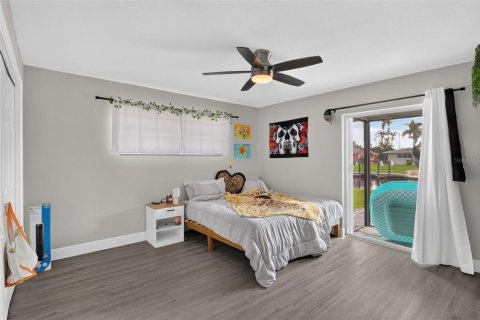 House in Cape Coral, Florida 3 bedrooms, 181.72 sq.m. № 2355824 - photo 22