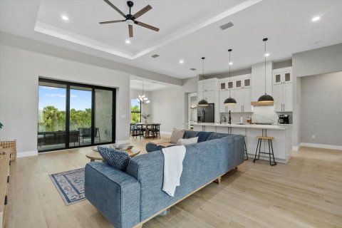 House in Port Charlotte, Florida 3 bedrooms, 201.23 sq.m. № 1801491 - photo 13