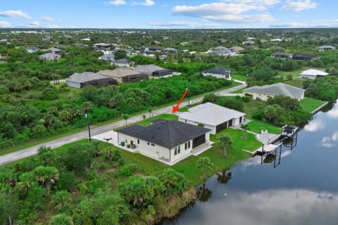 House in Port Charlotte, Florida 3 bedrooms, 201.23 sq.m. № 1801491 - photo 7