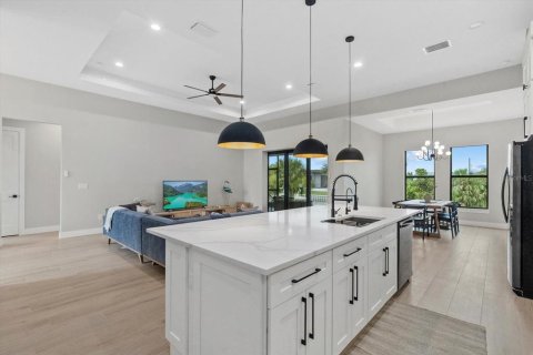 House in Port Charlotte, Florida 3 bedrooms, 201.23 sq.m. № 1801491 - photo 23