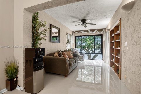 Купить кондоминиум в Дирфилд-Бич, Флорида 3 спальни, 102.19м2, № 2066677 - фото 15