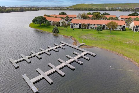 Купить кондоминиум в Дирфилд-Бич, Флорида 3 спальни, 102.19м2, № 2066677 - фото 26