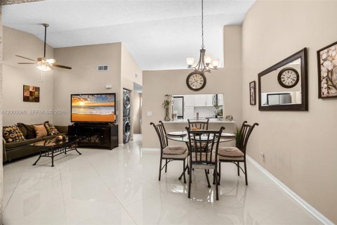 Купить кондоминиум в Дирфилд-Бич, Флорида 3 спальни, 102.19м2, № 2066677 - фото 4