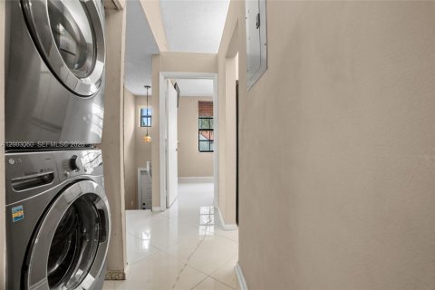 Купить кондоминиум в Дирфилд-Бич, Флорида 3 спальни, 102.19м2, № 2066677 - фото 21