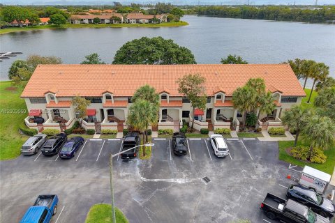 Купить кондоминиум в Дирфилд-Бич, Флорида 3 спальни, 102.19м2, № 2066677 - фото 28