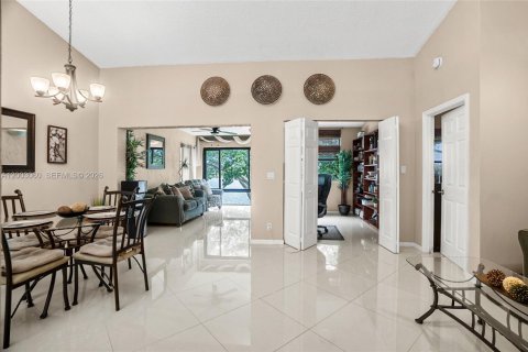 Купить кондоминиум в Дирфилд-Бич, Флорида 3 спальни, 102.19м2, № 2066677 - фото 3