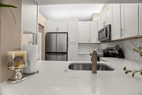 Купить кондоминиум в Дирфилд-Бич, Флорида 3 спальни, 102.19м2, № 2066677 - фото 9