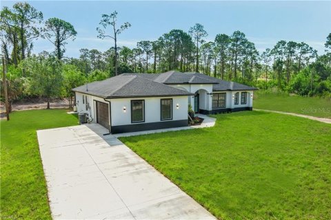Casa en Lehigh Acres, Florida 4 dormitorios, 194.82 m2 № 2130897