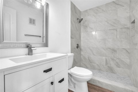 Condominio en alquiler en North Lauderdale, Florida, 2 dormitorios, 98.1 m2 № 2047280 - foto 19