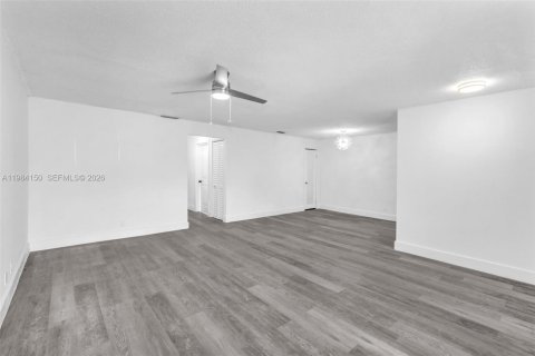 Condominio en alquiler en North Lauderdale, Florida, 2 dormitorios, 98.1 m2 № 2047280 - foto 14