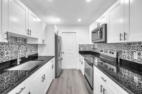 Condominio en North Lauderdale, Florida, 2 dormitorios  № 2047280