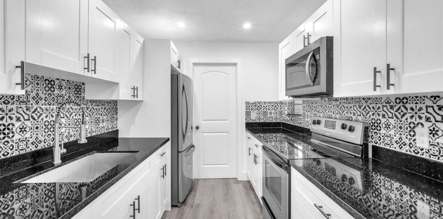 Condominio en North Lauderdale, Florida, 2 dormitorios  № 2047280