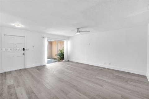 Condominio en alquiler en North Lauderdale, Florida, 2 dormitorios, 98.1 m2 № 2047280 - foto 16