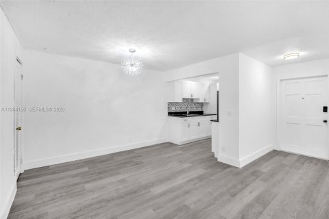 Condominio en alquiler en North Lauderdale, Florida, 2 dormitorios, 98.1 m2 № 2047280 - foto 12