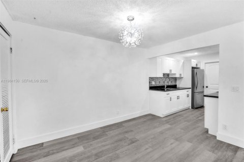 Condominio en alquiler en North Lauderdale, Florida, 2 dormitorios, 98.1 m2 № 2047280 - foto 11