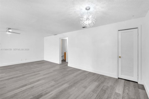 Condominio en alquiler en North Lauderdale, Florida, 2 dormitorios, 98.1 m2 № 2047280 - foto 15