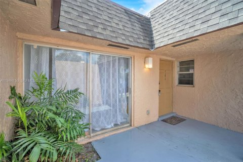 Condominio en alquiler en North Lauderdale, Florida, 2 dormitorios, 98.1 m2 № 2047280 - foto 3